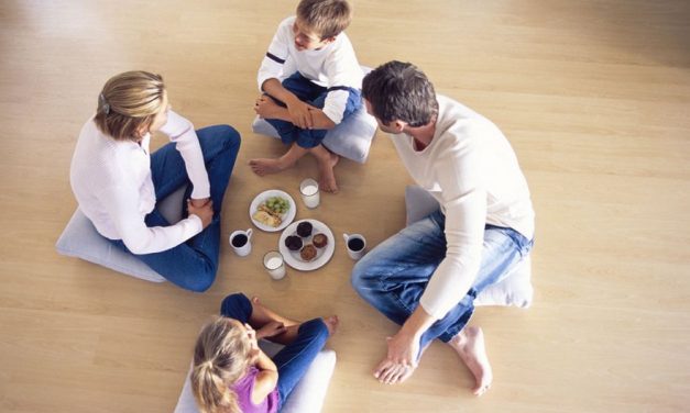 Health Benefits of Sitting on the Floor While Eating